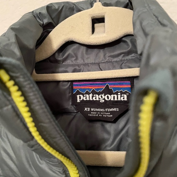 Like NEW Patagonia Down Sweater Vest 💛 - Picture 3 of 4